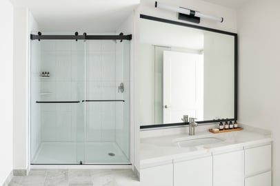 ROOST_WhiteHouse_OneBedroom_Bathroom_03