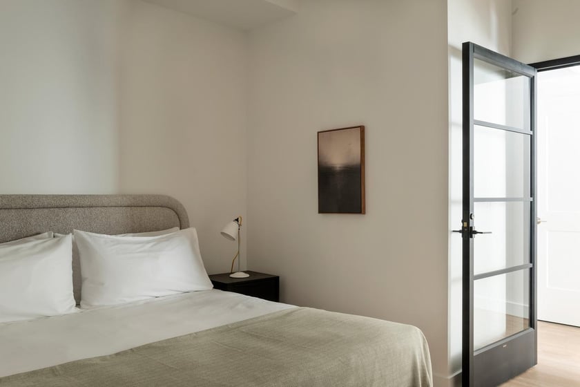 ROOST_WhiteHouse_OneBedroom_Bedroom