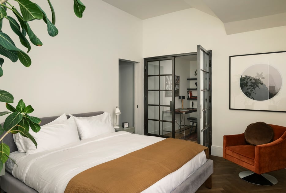 ROOST Midtown Presidential I Bedroom